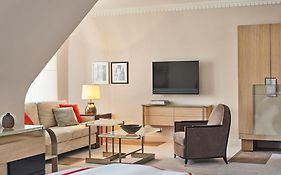 Hotel Plaza Athenee - Dorchester Collection Paris 5* France